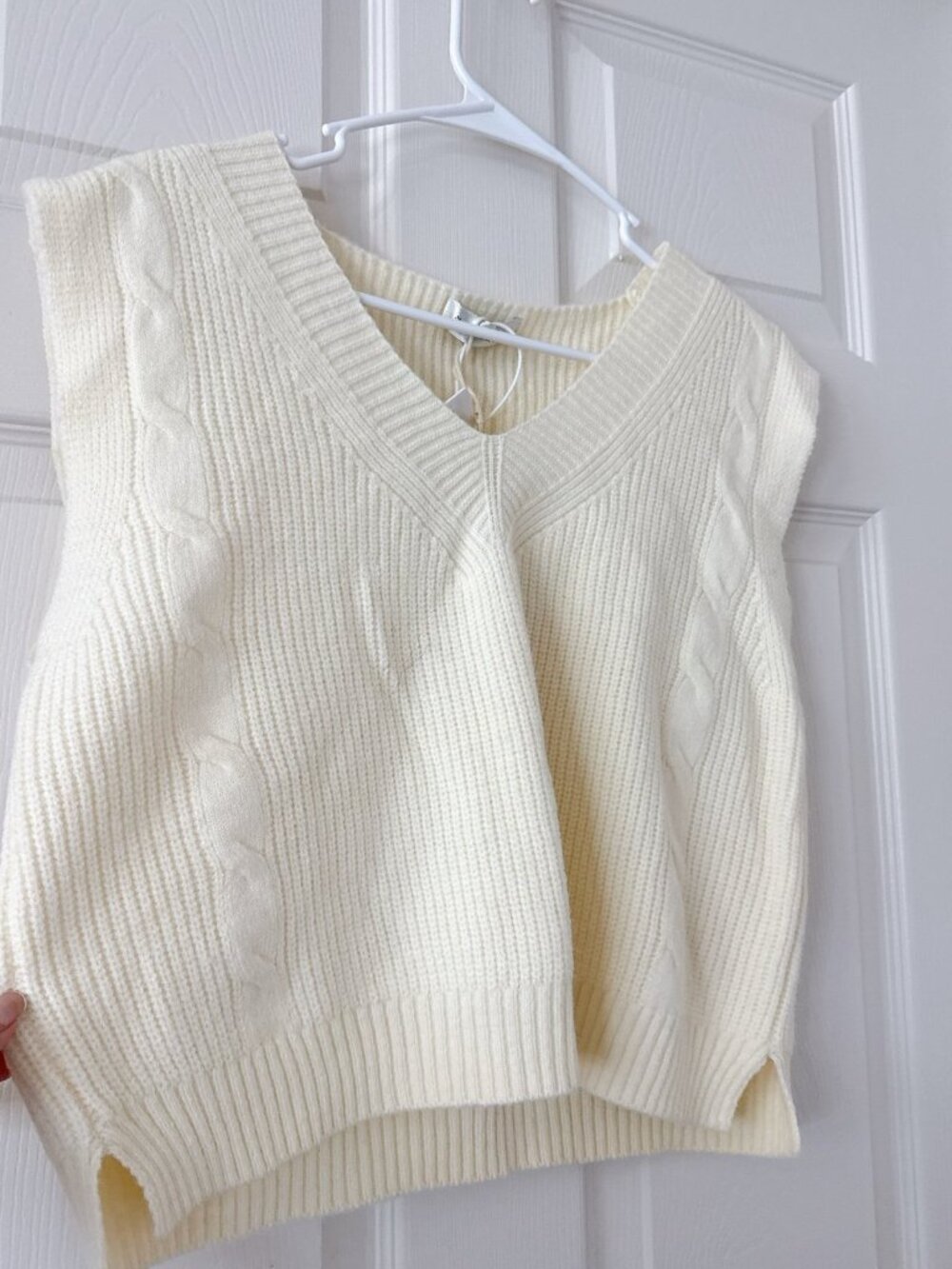 Cream Cable Knit Sweater Vest – Women’s Small V Neck Preppy Knit - Picture 6 of 6